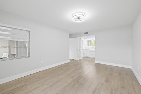 Condominio en venta en Pembroke Pines, Florida, 2 dormitorios, 142.42 m2 № 1948521 - foto 10