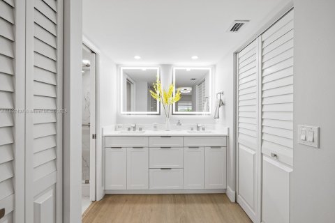 Condominio en venta en Pembroke Pines, Florida, 2 dormitorios, 142.42 m2 № 1948521 - foto 14