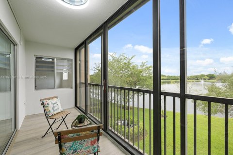 Condominio en venta en Pembroke Pines, Florida, 2 dormitorios, 142.42 m2 № 1948521 - foto 22