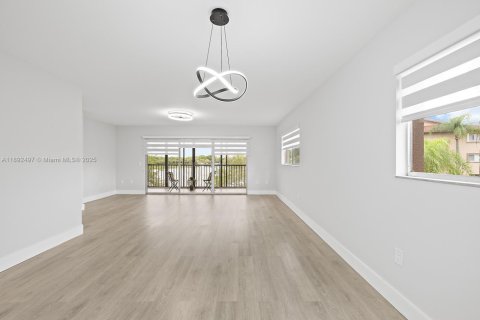 Condominio en venta en Pembroke Pines, Florida, 2 dormitorios, 142.42 m2 № 1948521 - foto 5