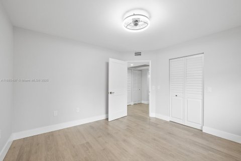 Condominio en venta en Pembroke Pines, Florida, 2 dormitorios, 142.42 m2 № 1948521 - foto 16