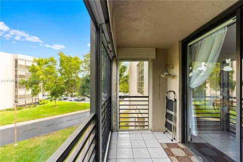 Купить кондоминиум в Пемброк-Пайнс, Флорида 1 спальня, 79.15м2, № 2013222 - фото 18