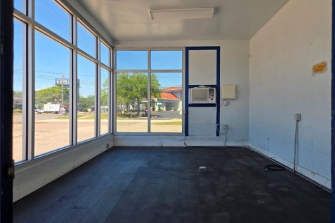Propiedad comercial en alquiler en Tampa, Florida, 158.03 m2 № 1773973 - foto 7