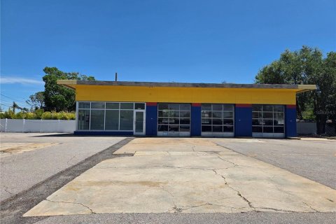 Propiedad comercial en alquiler en Tampa, Florida, 158.03 m2 № 1773973 - foto 1