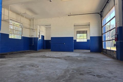 Propiedad comercial en alquiler en Tampa, Florida, 158.03 m2 № 1773973 - foto 5
