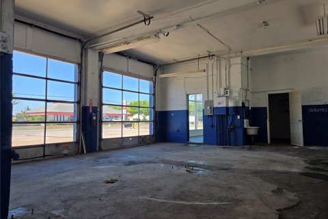 Propiedad comercial en alquiler en Tampa, Florida, 158.03 m2 № 1773973 - foto 2