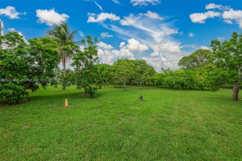 House in Homestead, Florida 3 bedrooms, 143.53 sq.m. № 1995179 - photo 11
