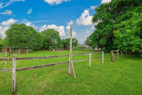 House in Homestead, Florida 3 bedrooms, 143.53 sq.m. № 1995179 - photo 14