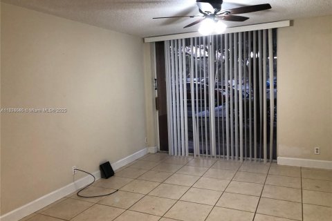 Condominio en alquiler en Plantation, Florida, 2 dormitorios, 87.33 m2 № 1925388 - foto 8