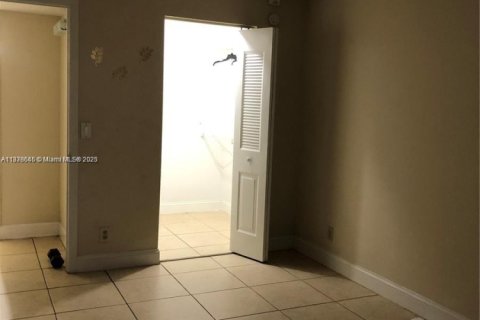 Condominio en alquiler en Plantation, Florida, 2 dormitorios, 87.33 m2 № 1925388 - foto 13