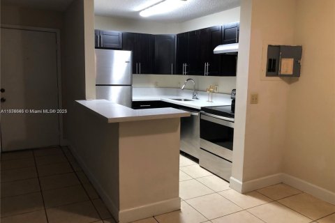 Condominio en alquiler en Plantation, Florida, 2 dormitorios, 87.33 m2 № 1925388 - foto 3