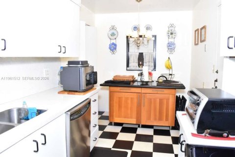 Casa en venta en Pembroke Pines, Florida, 3 dormitorios, 121.7 m2 № 2025090 - foto 9