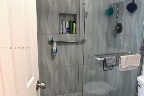 Casa en venta en Pembroke Pines, Florida, 3 dormitorios, 121.7 m2 № 2025090 - foto 13