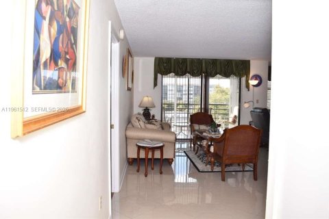 Casa en venta en Pembroke Pines, Florida, 3 dormitorios, 121.7 m2 № 2025090 - foto 4