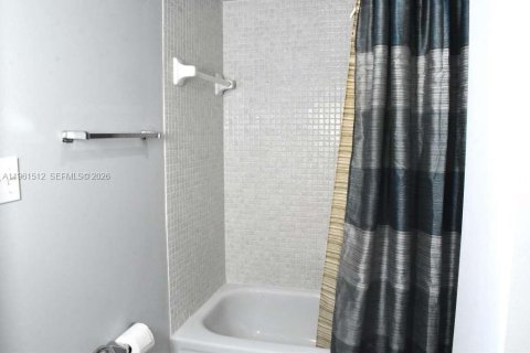 Casa en venta en Pembroke Pines, Florida, 3 dormitorios, 121.7 m2 № 2025090 - foto 18