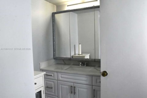 Casa en venta en Pembroke Pines, Florida, 3 dormitorios, 121.7 m2 № 2025090 - foto 20