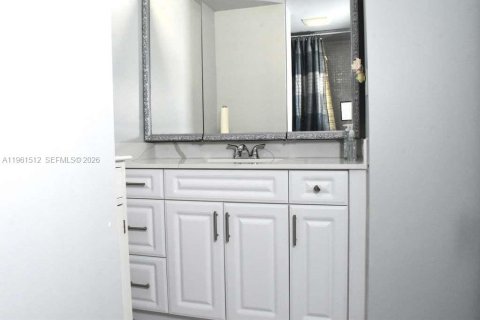 Casa en venta en Pembroke Pines, Florida, 3 dormitorios, 121.7 m2 № 2025090 - foto 17