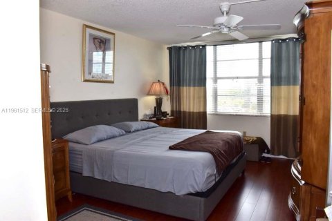 Casa en venta en Pembroke Pines, Florida, 3 dormitorios, 121.7 m2 № 2025090 - foto 5