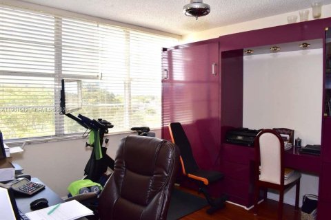 Casa en venta en Pembroke Pines, Florida, 3 dormitorios, 121.7 m2 № 2025090 - foto 16