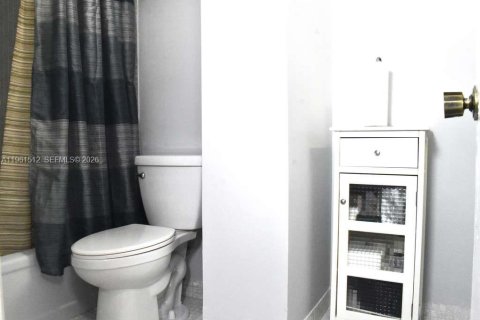 Casa en venta en Pembroke Pines, Florida, 3 dormitorios, 121.7 m2 № 2025090 - foto 19