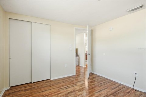 House in Port Richey, Florida 2 bedrooms, 113.53 sq.m. № 2117880 - photo 24