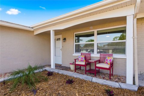 House in Port Richey, Florida 2 bedrooms, 113.53 sq.m. № 2117880 - photo 7