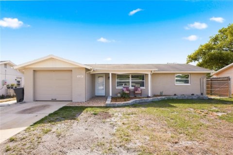 House in Port Richey, Florida 2 bedrooms, 113.53 sq.m. № 2117880 - photo 5