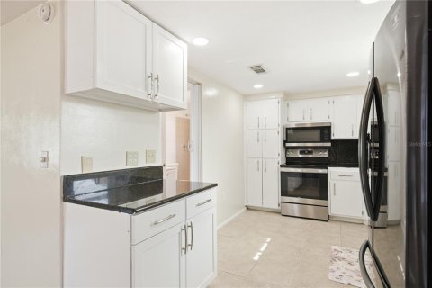 House in Port Richey, Florida 2 bedrooms, 113.53 sq.m. № 2117880 - photo 14