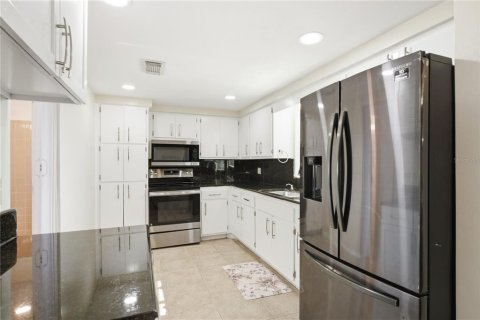 House in Port Richey, Florida 2 bedrooms, 113.53 sq.m. № 2117880 - photo 15