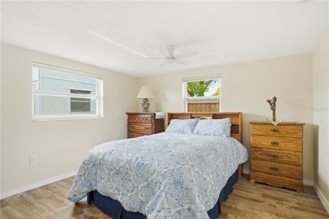 House in Port Richey, Florida 2 bedrooms, 113.53 sq.m. № 2117880 - photo 18