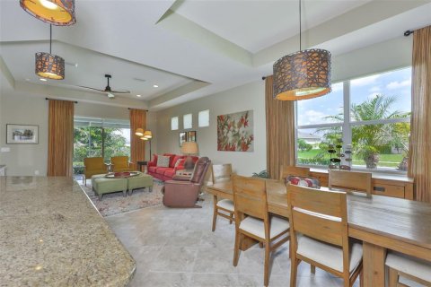 House in Sun City Center, Florida 2 bedrooms, 172.24 sq.m. № 2094877 - photo 4