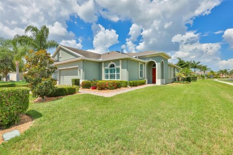 House in Sun City Center, Florida 2 bedrooms, 172.24 sq.m. № 2094877