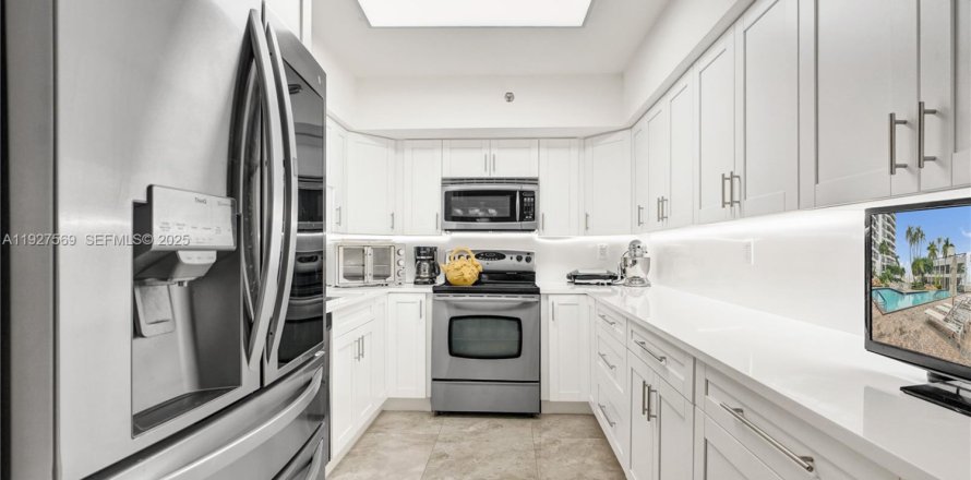 Condo in Aventura, Florida, 2 bedrooms  № 1989833