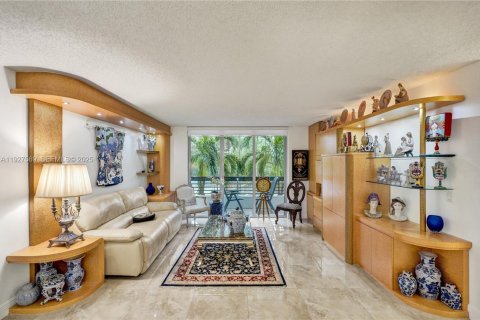 Condo in Aventura, Florida, 2 bedrooms  № 1989833 - photo 2