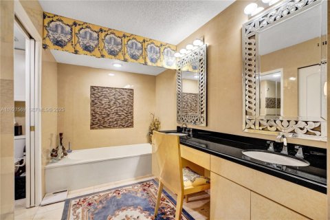 Condo in Aventura, Florida, 2 bedrooms  № 1989833 - photo 30