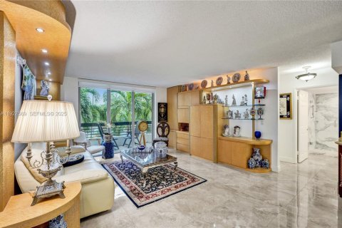 Condo in Aventura, Florida, 2 bedrooms  № 1989833 - photo 11