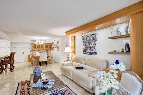 Condo in Aventura, Florida, 2 bedrooms  № 1989833 - photo 13