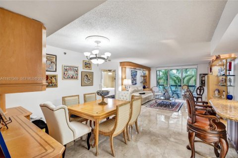 Condo in Aventura, Florida, 2 bedrooms  № 1989833 - photo 16