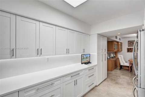Condo in Aventura, Florida, 2 bedrooms  № 1989833 - photo 24