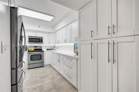 Condo in Aventura, Florida, 2 bedrooms  № 1989833 - photo 25