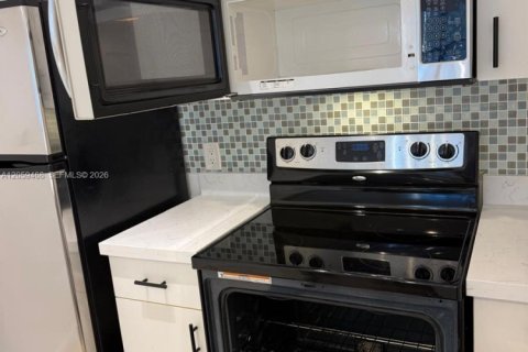 Copropriété à louer à Hollywood, Floride: 1 chambre, 60.39 m2 № 2264304 - photo 11