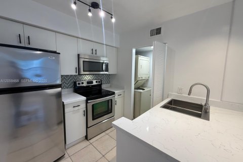 Copropriété à louer à Hollywood, Floride: 1 chambre, 60.39 m2 № 2264304 - photo 4