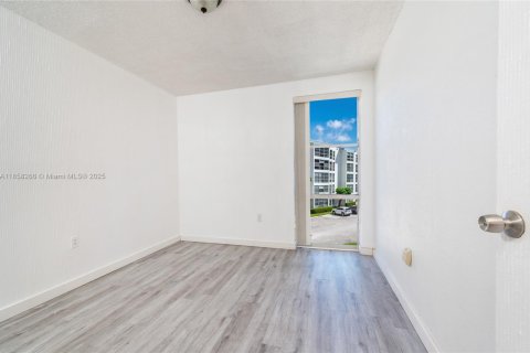 Купить кондоминиум в Санни-Айлс-Бич, Флорида 2 спальни, 71.26м2, № 1955943 - фото 16