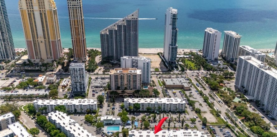 Кондоминиум с 2 спальнями в Санни-Айлс-Бич, Флорида № 1955943