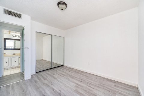 Купить кондоминиум в Санни-Айлс-Бич, Флорида 2 спальни, 71.26м2, № 1955943 - фото 17