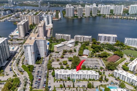 Купить кондоминиум в Санни-Айлс-Бич, Флорида 2 спальни, 71.26м2, № 1955943 - фото 29