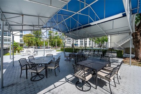 Купить кондоминиум в Санни-Айлс-Бич, Флорида 2 спальни, 71.26м2, № 1955943 - фото 24