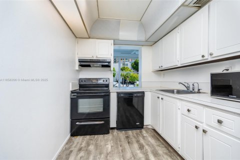 Купить кондоминиум в Санни-Айлс-Бич, Флорида 2 спальни, 71.26м2, № 1955943 - фото 13