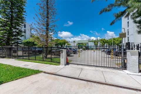 Купить кондоминиум в Санни-Айлс-Бич, Флорида 2 спальни, 71.26м2, № 1955943 - фото 22