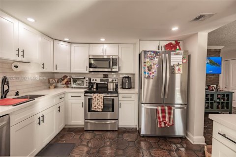 Condominio en venta en Miami, Florida, 4 dormitorios, 199.74 m2 № 2056693 - foto 20